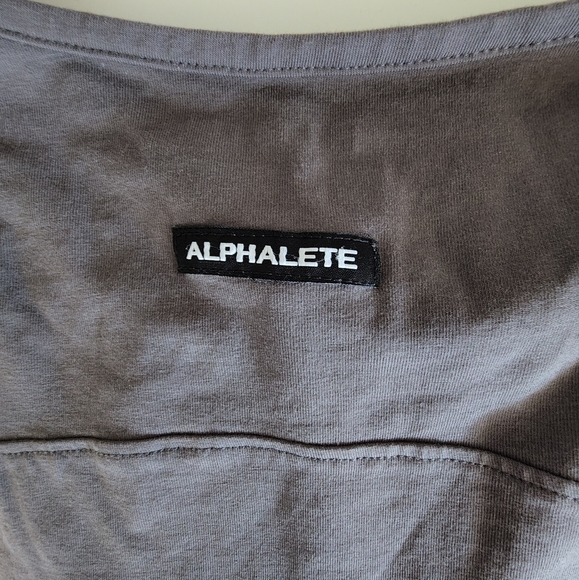 ALPHALETE- Men's XL Essential Lifestyle Fit Scoop Neck Tee - Picture 3 of 4